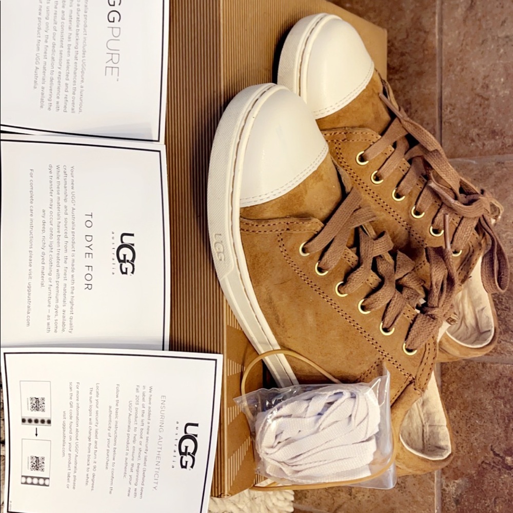 ✨ UGG W Taya Sneakers✨
Brand New